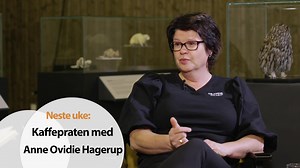Kaffepraten Anne Ovidie Hagerup er eier og driver av Grande Gård i Overhalla. Hun er et fyrverkeri av ei dame, noe programleder Jon Håvard Solum fikk oppleve i deres samtale i Namsskogan Familiepark & Hotell. R 2021 Se programmet her: https://www.trondertv.no/anne-ovidie-hagerup-fra-grande-gard Snåsavann As Nea Radio TrøndelagKraft Nord-Auto As ELMAN | Trønder-TV