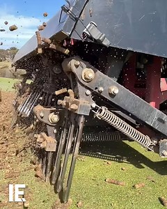This machine rapidly punches holes into the ground, aerating grass roots. 🎥 dint.golf.solutions / IG | Interesting Engineering