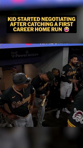 Esmerlyn Valdez traded a signed bat and hat for his home run ball 👀