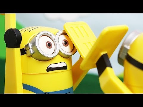 ミニオンズのポカポンゲームで遊んだよ♪ どちらが勝つかな？二人で叩きまくるよ★Minions Toy にこにこKidsTV
