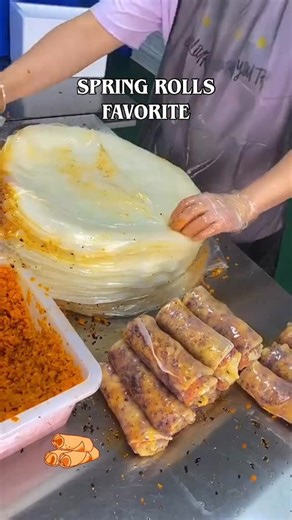 ANDRE SARWONO on Instagram: "Spring Rolls Ini dia salah satu menu makanan enak dan juga menggiurkan sekali nih, lumpia basah dengan isian saus dan juga daging buat jadi menu makanan hari ini . Favorite dan menggiurkan sekali deh Lumpia dengan isian sausnya dan daging buat jadi cemilan, mantap sekali deh ini . Favorite W/YTQ0402. Unique Favorite Spring Rolls #vietnamesefood"