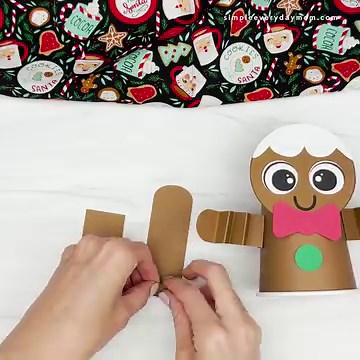 238K views · 2.7K reactions | 癩 Gingerbread Man Paper Cup Craft ✂️ Get the template on the blog | Simple Everyday Mom | Facebook