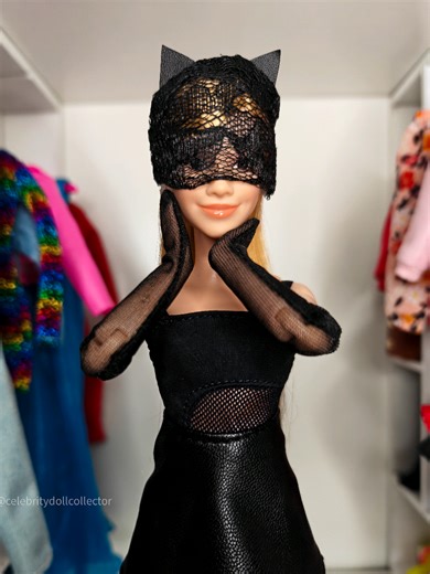 This was an impromptu project, but I loved how it turned out. I definitely feel like this is something Ariana's Catwoman would wear🖤 . . . #ArianaGrande #TheBoyIsMine #EternalSunshine #Glinda #Wicked