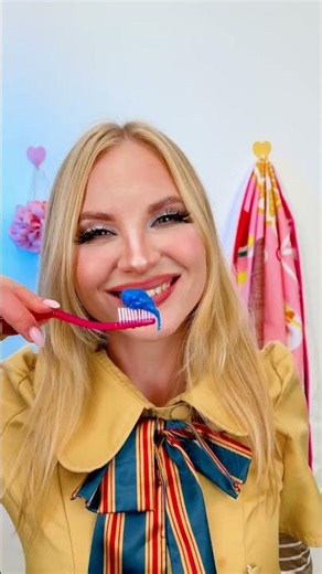 TOOTHPASTE MAGIC: TURNING PASTE INTO CANDY! 🍬✨ | UNDERWATER FUN! 💦 #shorts