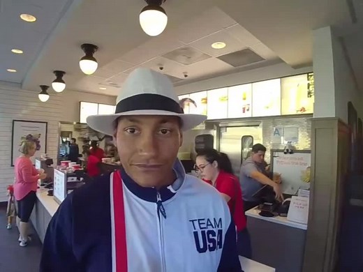 Omg it’s Key from Key & Peele!! #prank #fyp #hugs #keyandpeele