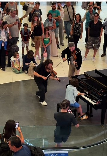 9-Year-Old Pianist Gil Brito Performs Vivaldi at Airport