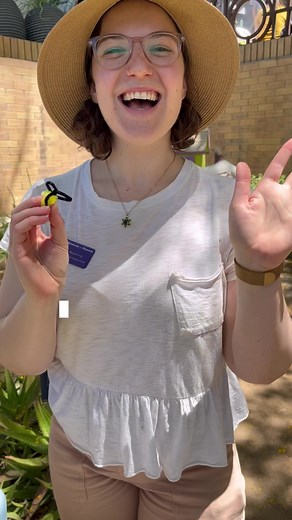 How to make your own pom pom bee with Becca the Education Programs Fellow at the Children’s Museum of Phoenix! What’s your favorite fun fact about bees? 🐝🐝🐝🐝🐝 #childmusephx #diycrafts #kidscrafts | Children's Museum of Phoenix