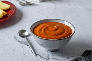 Cómo hacer salsa brava, para acompañar patatas y mucho más (con 19 recetas que le van de cine)