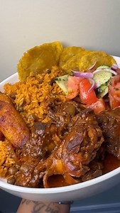 One of my favorite things to make stewed chicken 🍗 #dominicanfood #food #dominicanrepublic #comidadominicana #foodie #foodporn #republicadominicana #gastronomiadominicana #instafood #dominican #dominicanosoy #comidacriolla #meencantard #yummy #instagood #chicharron #comidarica #foodlover #delicious #mofongo #rd #caribbeanfood #almuerzo #latinfood #nyc #comida #dominicanchef #miami #happyhour #picadera | Ileana Dominguez