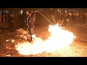 阿蘇神社で「火振り神事」 今年の豊作願う