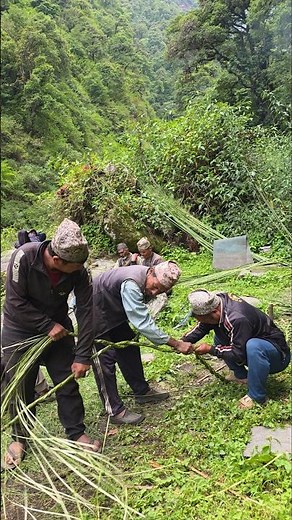 How Himalayan Villagers Make Rope for Dangerous Cliff Honey Hunting Traditional Mountain Life #viral