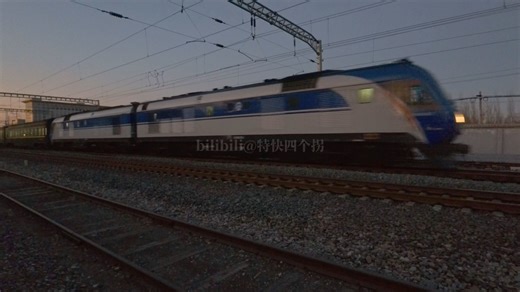 【铁路】2025年年末清晨，京局猪头牵引Z30次列车通过南信号站