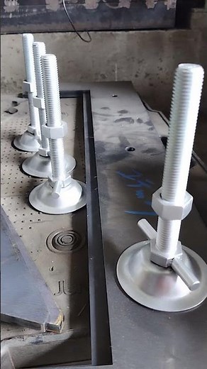 アジャスターボルト 機械据え付け 高さ調整