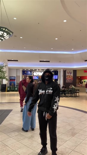 Dance Moves and Reactions: Ladies Break It Down