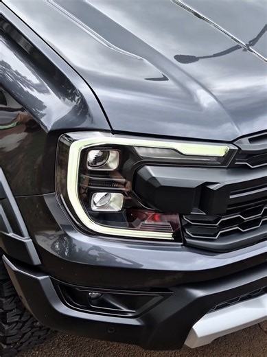 Ford Ranger Raptor Detailing Services Done: - Exterior Detailing - Interior Detailing - Waxing - Tyre & Trim UV Protection - Engine Bay Give your car the treatment it deserves at CSR Auto Detailing Book yours now! Tel: 5782 0589 #detailing #carpro #ford #raptor #mauritius