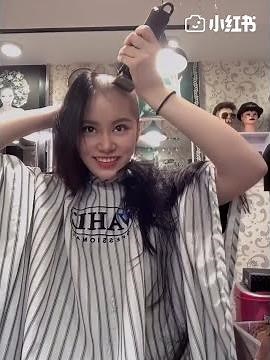 Chinese girl shaves her head in the salon (4K remaster)