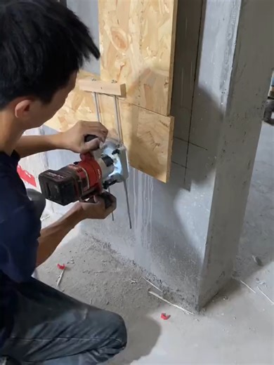 Actual footage from the construction site.#woodworker #woodtools #Carpentry #hardwaretools #renovation #wholehousecustomization #Kitchen #lock #tools #construction #DIY #Professional #Carpenter #working #Three-dimensional #hinge #mould #Alien #Mould #Door