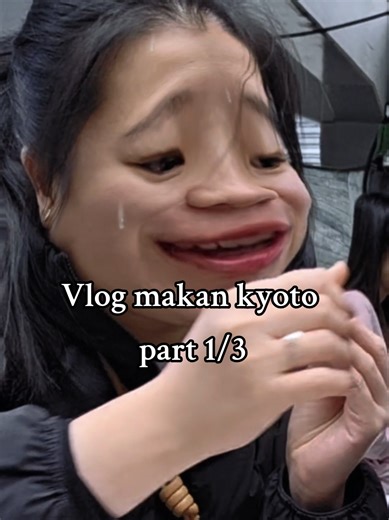 makan stawberry dan sushi di pasar kyoto next part 2nya ya total ada 3 part #makandikyoto #makandipasarkyoto #kyototrip #makansushi#makanstaberry #stawberrymanis #jalanjalandikyoto