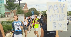 Tufts University RAs call for stipend, picket on school move-in day