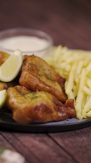 Crispy and golden! 🐟 The secret to fried sea bass with the best garlic sauce!