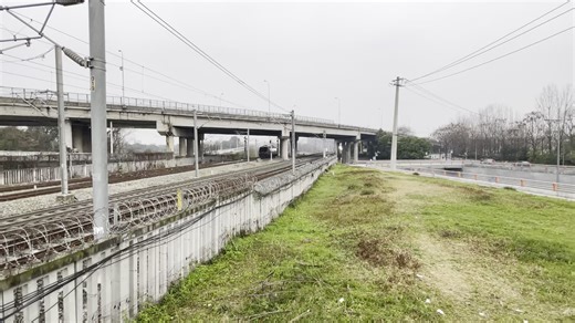 【西环随拍】Z333/2（深圳东-成都西）本务成局重段HXD3D-0573，车底广铁广段DC600V集便25T，成都西环线下行正线通过2025030109:16