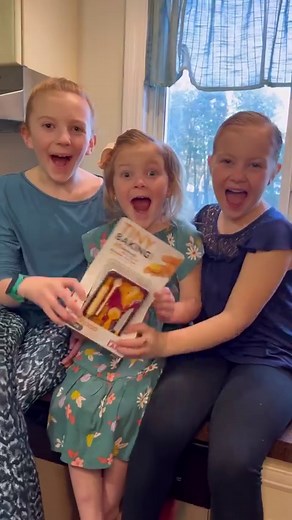 We’re celebrating PaperPie Day with one of our SmartLab Toys - TINY BAKING! You can whip up your very own miniature pie and enjoy a slice of the fun as we gather for good around literacy and learning. #celebratePaperPieDay #SharePaperPie #RaisingReaders #Kidsbookstagram #ReadTogether #UsborneBooksandMore | PaperPie