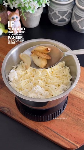 A creamy, flavour-packed spread with zero oil, zero eggs, and it comes together in just 5 minutes What you need -Paneer/Cottage Cheese - 1/2 cup -Grated Processed Cheese - 1/3rd cup -Roasted Garlic - 3-4 cloves -Chilli Flakes - 1 tsp -Salt as per taste( add less as processed cheese is already salty) -Milk - 1/4th cup Store up to 4-5 days in an air tight container in the refrigerator #viralreelschallenge | HomeChef Alison