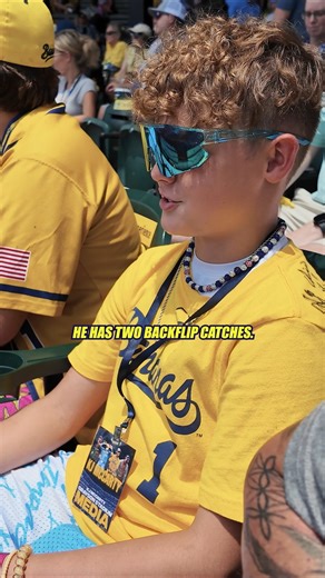 KJ McCarty | 🤣🤣🤣 @thesavbananas @thepartyanimals • • • • • #savannahbananas #bts #baseball #mlb #sports #bananaball #micdup #partyanimals #kjmccarty... | Instagram
