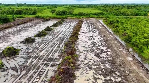 MONDAY 12TH JANUARY 2026 - CRIME WATCH LIVE Today's Highlights: Argument turns deadly: man hacked and stabbed to death at Diego Martin home; suspect on the run. • A Venezuelan national was brutally killed during a violent altercation inside an apartment building in Diego Martin early Sunday morning. • Police were alerted around 6:30 a.m. on January 11th, after reports surfaced of a body at a two-storey apartment complex in Upper Green Hill Village. On arrival, officers discovered the man, identi