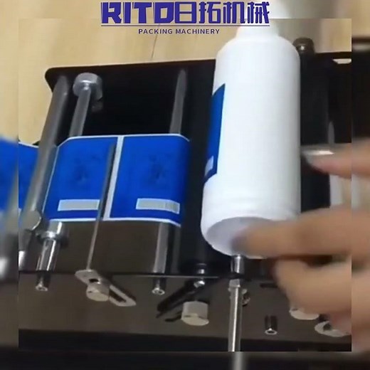 Manual labeling machine for round bottles