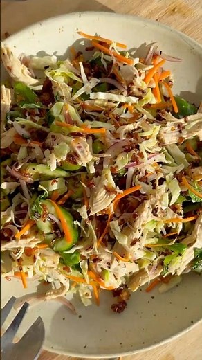 Rotisserie Chicken & Herb Crispy Rice Salad (GF/DF). Full recipe in the description! #healthyrecipes