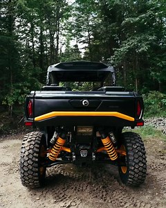 We made sure everything has its place in the new Commander.⁠ .⁠ Shown: LinQ Modular Boxes & LinQ Cooler⁠ .⁠ #canamoffroadlivin #canamcommander | Can-Am Off-Road