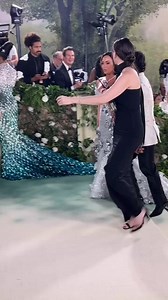 250K views · 1.5K reactions | This is real, this is E! obsessing over #DemiLovato’s #MetGala look.  #LiveFromE : eonli.ne/3yauHwj | E! News | Facebook