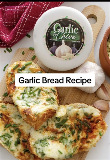 Upgrade your next garlic bread with our Garlic & Chive Cheddar!🧀 This aromatic cheese is the perfect to use within a range of recipes, plus it’s January’s cheese of the month!😍 #ChucklingCheese #notjustcheese #garlicbread #cheesepull #FoodTok