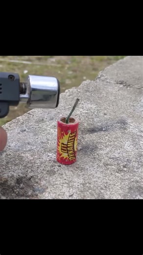 Loud asf #fyp #viral #blowthisupforme #pyro #fireworks #firecrackers #petards #fun #cops #nocrime #fup #homemade #petarde @CipherCraft