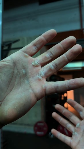 Pull-ups are one of the GOAT exercises for building your back 💪🏽🔥 Width, strength, control — all in one movement. They should be a go-to on every back day. Honestly… it’s one exercise I wish I started doing way sooner. 📈 “Master your bodyweight and the rest gets easier.” #BackDay #PullUps #MensFitness #MuscleGrowth #StrengthTraining