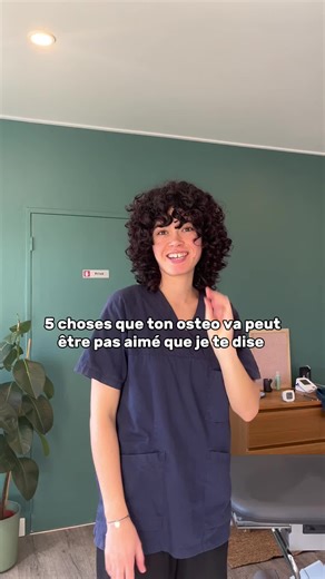 En tant qu'ostéopathe voici 5 choses que j'aimerai te dire sans te contrarier 🫣 1-Aucune position ou mouvement n’est mauvais pour ton corps, la douleur peut arriver à n’importe quel moment. C’est une contrainte que ton corps n’a pas supporter sur le moment. 2-Tu n’as rien de bloquer ou de déplacer ce que tu ressens c’est une sensation qui est liée à ta douleur. 3- La séance d’ostéopathie n’est pas un moment miracle, si ton corps a besoin de récupération, de repos c’est à toi de lui en donner. 4