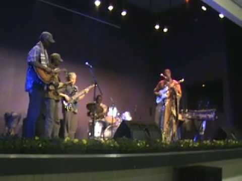 Musique traditionnelle africaine du Pays Bobo (Mali) avec Maxime KOÏTA au chant.