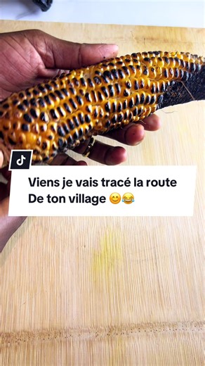 😂 Les vrais savent ! Qui d’autre s’est déjà fait tracer la route du village sur son maïs ? 🌽 Mon oncle, paix à son âme, me mangeait presque la moitié de mon maïs… et moi, j’étais là, tout content avec mon sourire. 🤣 Aujourd’hui, c’est à mon tour de perpétuer cette “tradition”. 😌 Et comme le village de mes enfants est à plus de 200 km de Ouaga, j’aurai largement le temps de faire toutes les escales. 😂 Dites-moi en commentaires : quelles sont les escales sur la route de Pama ? Je ne veux en o