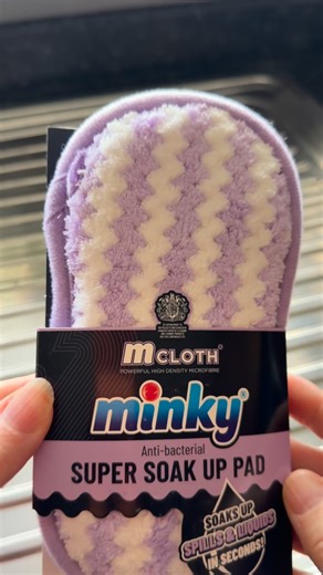Minky Monday magic 💜✨ Cif cream my new lilac soak-up Minky = sink perfection 👌 #ASMRclean #MinkyMonday #SinkClean #cleaningproducts #cleaning #organisedlife #minkymonday #deepcleaning #instacleaning @minkyhomecare @cif_uki @cleanipedia | Insidewithlou