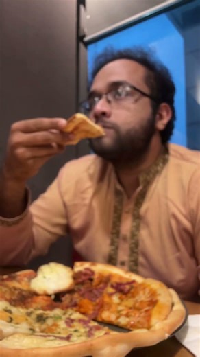 Ate 12 slices of pizza in a all you can eat offer 🙏🏻