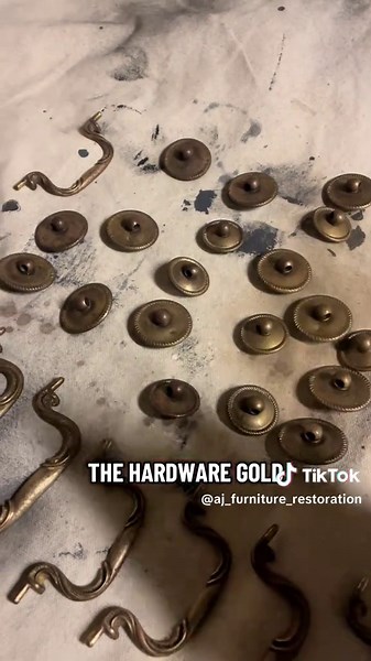 Final product! This sideboard was a lot of work but worth every second 😍 #furnitureflip #furniturerestoration #furnituremakeover #sandandstain #antique