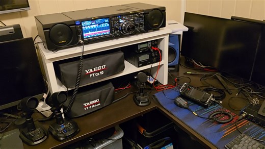 三台八重洲电台 FTdx101MP、FTdx10 和 FT710 业余无线电