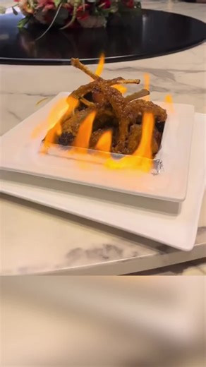 If you’re in the North Shore area, you need to try Lao Sze Chuan in Highland Park. Hands down some of the best Chinese food on Chicago’s North Shore. Whether you’re craving something cozy or are in the mood for a full hot pot experience, this place never misses. My go-tos are the General Tso’s chicken, shrimp in lemon sauce, fried rice, potstickers, cucumbers in garlic, and of course…the puppy buns. Click the link in my bio for a special discount! 💛 @Lao Sze Chuan HP 1935 Sheridan Rd, Highland 