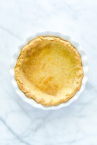 This gluten free pie crust recipe is easy to follow and calls for basic gluten free baking ingredients. It makes a buttery, flaky pie crust that works with sweet or savory fillings. Yield: 1 double pie crust or 2 single 9-inch pie crusts It's perfect for all the Thanksgiving pie recipes you plan to make this holiday season 🥧 INGREDIENTS: White Rice Flour Brown Rice Flour Tapioca Flour Xanthan Gum Salt Butter Ice Water I use individual gluten free flours in this recipe instead of a blend because