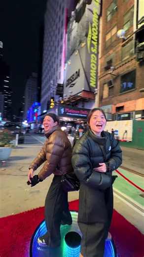 wala ng hiya hiya to HAHAHA