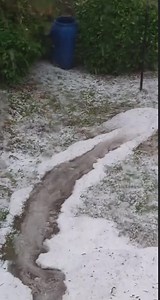 21K views · 517 reactions | COMME EN HIVER... La grêle blanchit parfois nos campagnes comme ici au Boisset (Haute Loire-France) ce 17 août 2022. Merci à pour cette vidéo postée par Ranc Sandrine dans les commentaires sur la page Rhône-Alpes / Auvergne infos météo. Bon courage à toutes celles et ceux qui ont été touchés par cette grêle. Prudence en raison des nombreux orages. #orageviolent #grele￼ | La Place du Village | Facebook