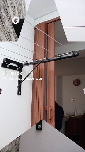 tendedero plegable 5 lineas ideal para interiores ¡Transforma tu espacio con el tendedero plegable IMAHI! 💪✨ Ideal para departamentos y casas, este tendal de pared ofrece 5 líneas de secado en un diseño compacto de 3 metros x 65 cm. Fabricado con materiales de alta calidad y resistente a cualquier clima, es perfecto para secar grandes cantidades de ropa sin ocupar mucho espacio. ¡Instálalo fácilmente y olvídate del caos de la ropa húmeda! 👕👖 Compra ahora y optimiza tu hogar con estilo y funci