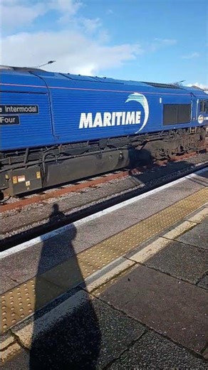 #train maritime light loco passing plymouth station