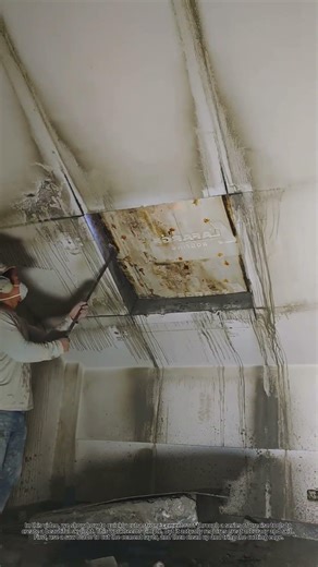 The cement roof turned into a skylight in an instant, and the process was shocking!